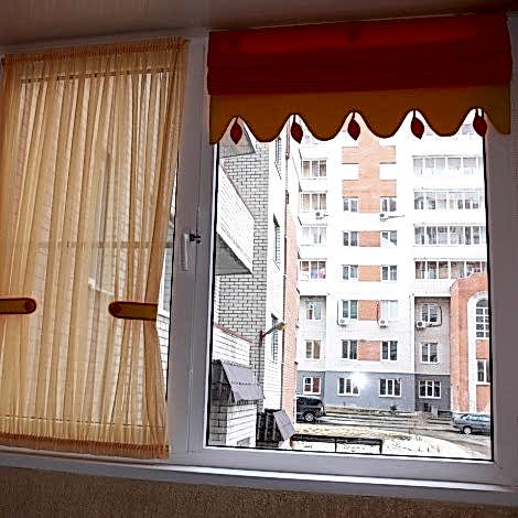 Виды, интересные идеи дизайна штор на балкон, лоджию: жалюзи, рулонные и римские шторы. Много фото. Дон Балкон (342) 299-99-66.