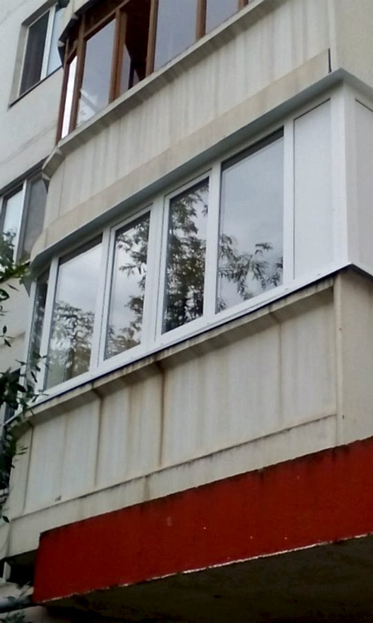 Фото теплого остекления пластиковыми окнами закругленного балкона. Астана, Парковый